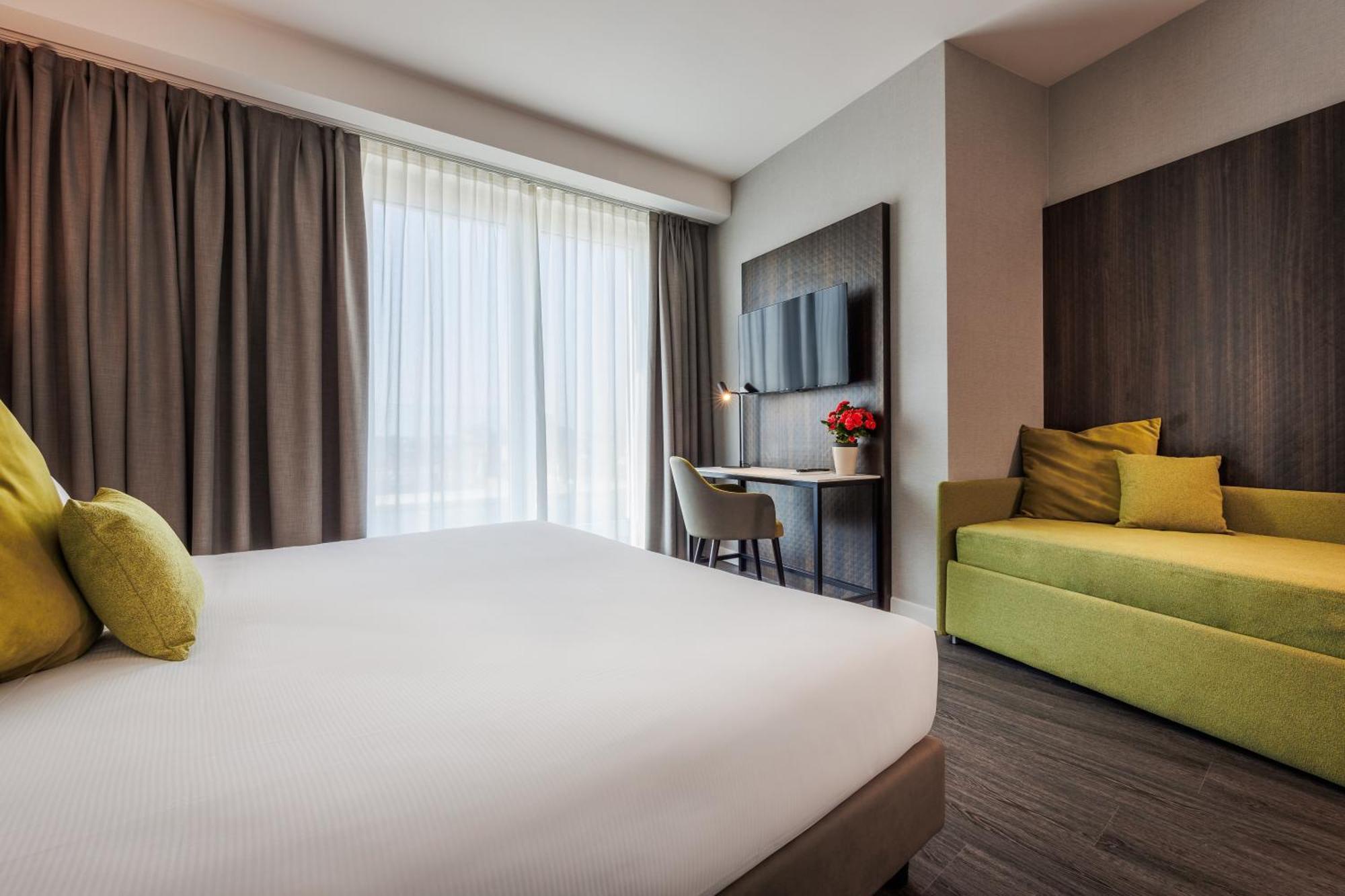 Ih Hotels Milano Centrale Екстериор снимка