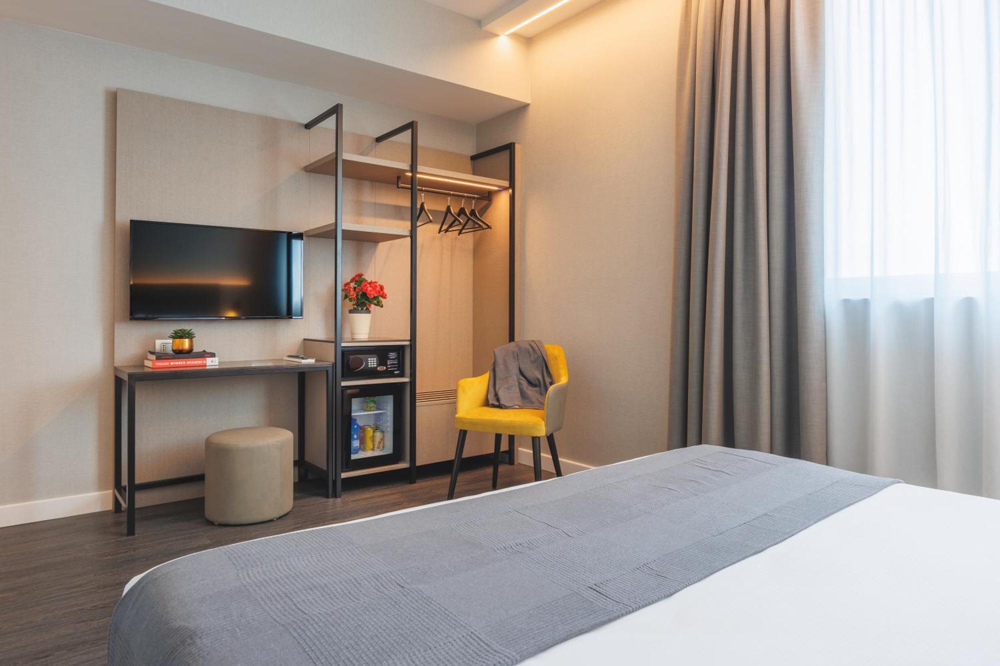 Ih Hotels Milano Centrale Екстериор снимка