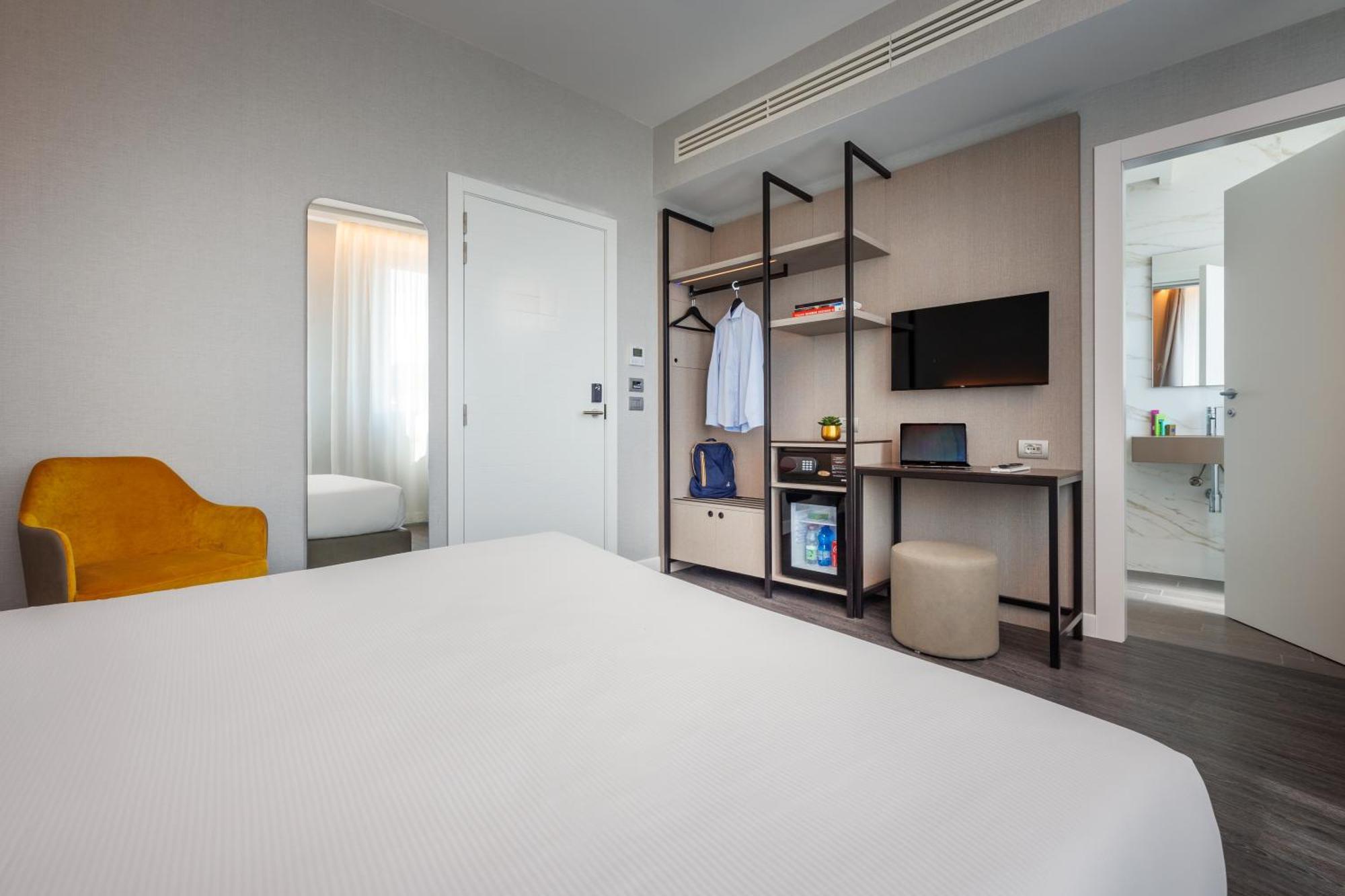 Ih Hotels Milano Centrale Екстериор снимка