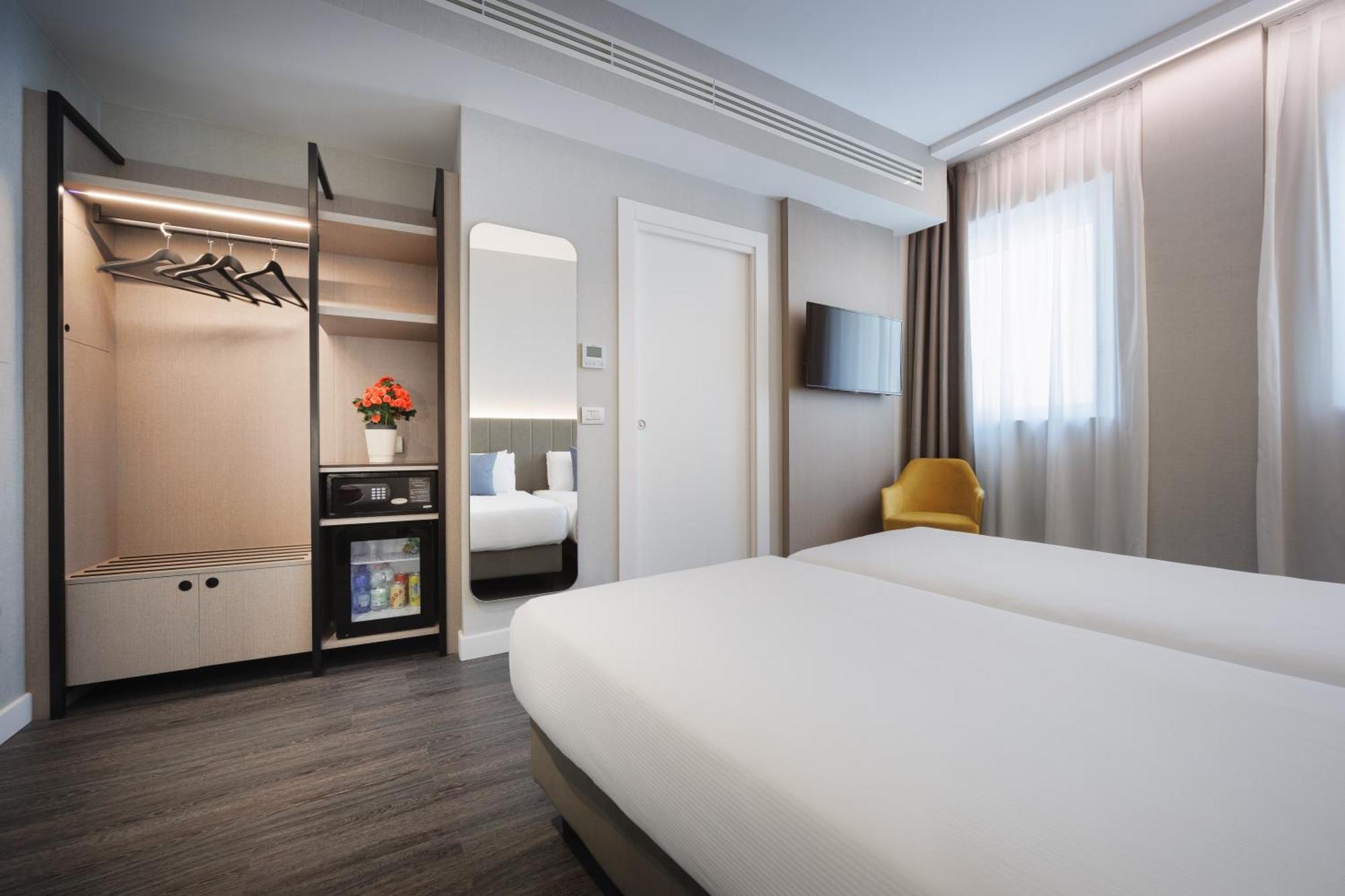 Ih Hotels Milano Centrale Екстериор снимка
