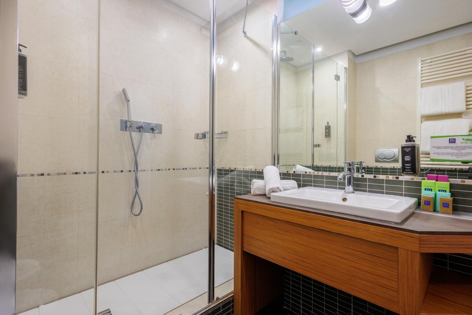 Ih Hotels Milano Centrale Екстериор снимка