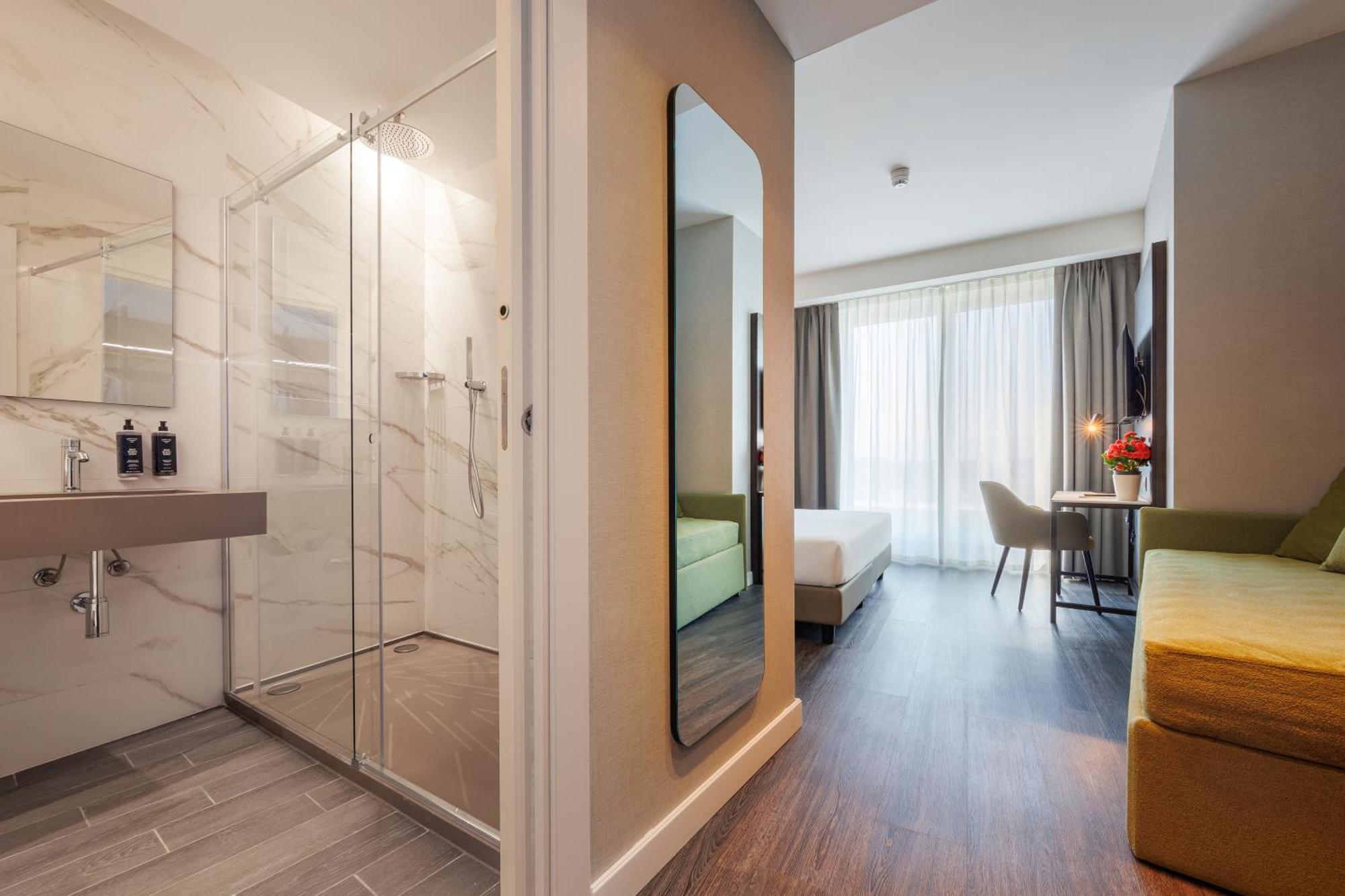 Ih Hotels Milano Centrale Екстериор снимка