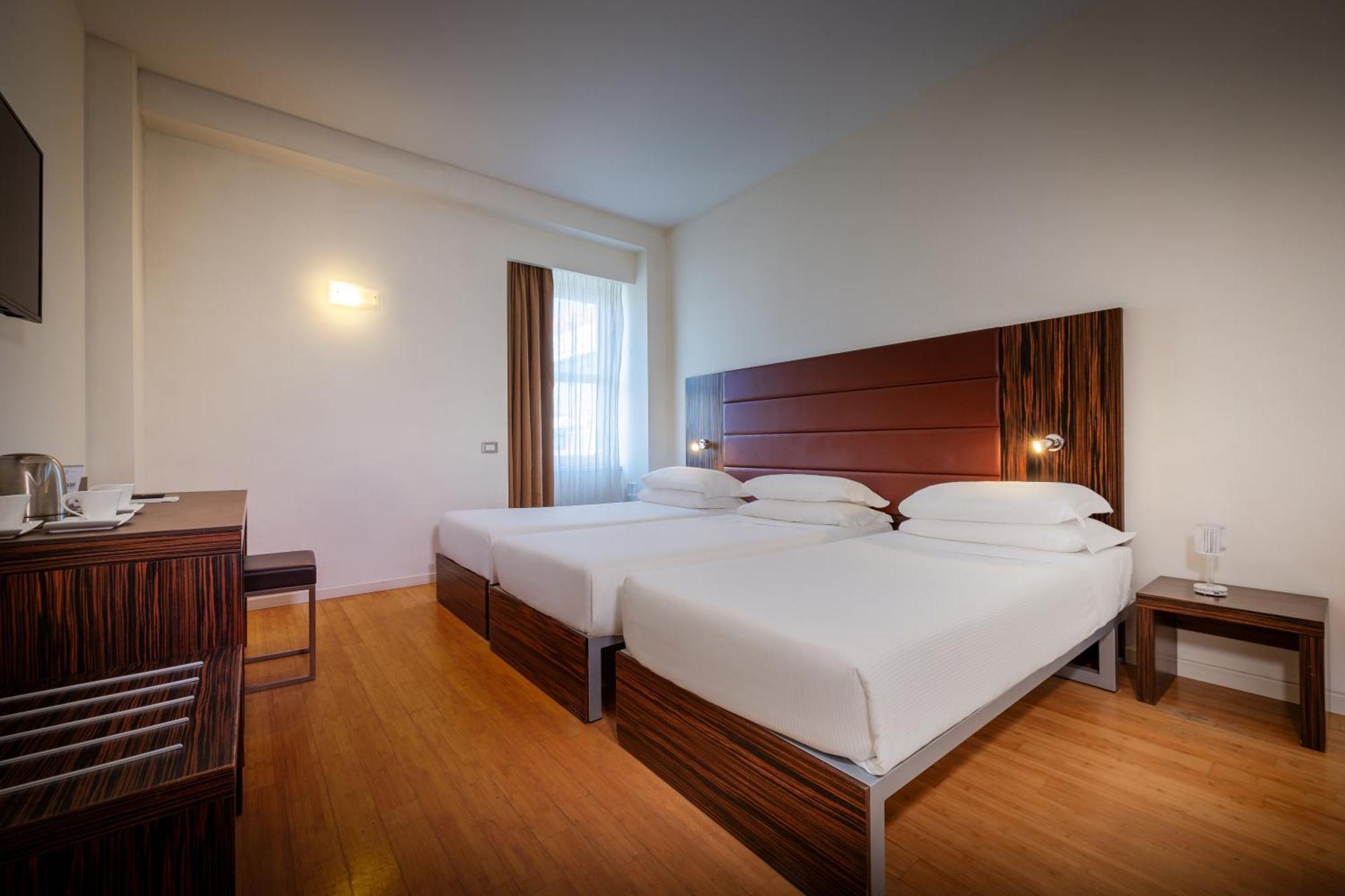 Ih Hotels Milano Centrale Екстериор снимка