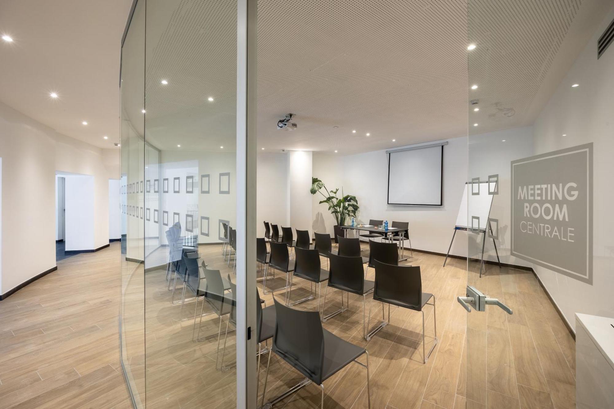 Ih Hotels Milano Centrale Екстериор снимка