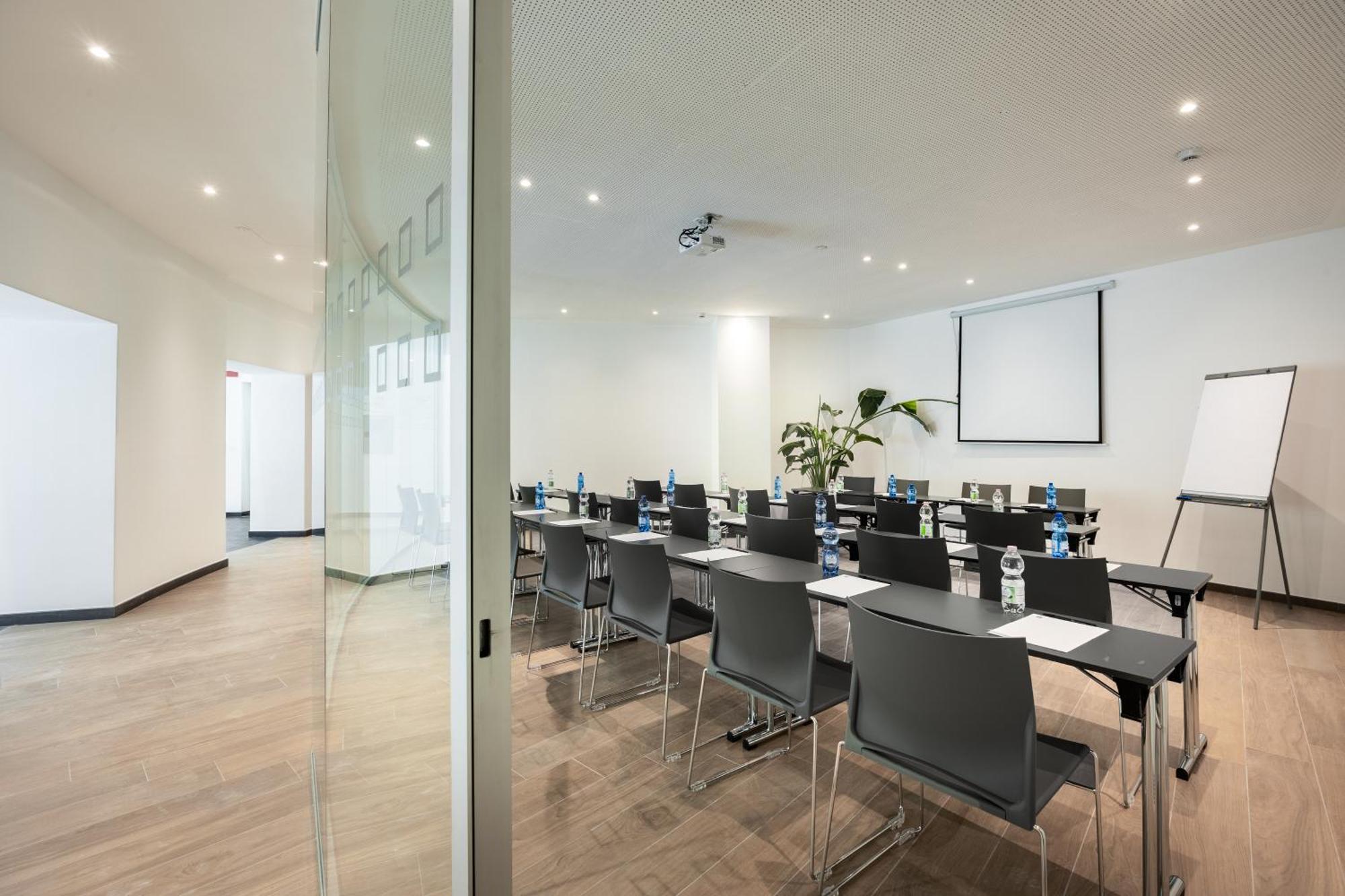 Ih Hotels Milano Centrale Екстериор снимка